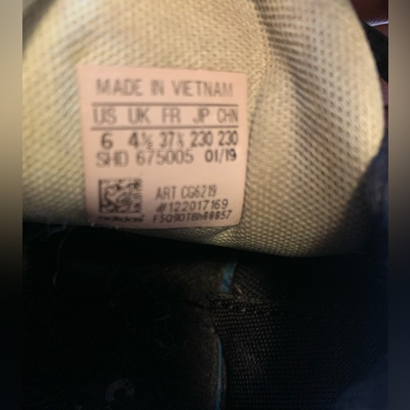 Women’s size 6 Adidas Falcon - Picture 5 of 5